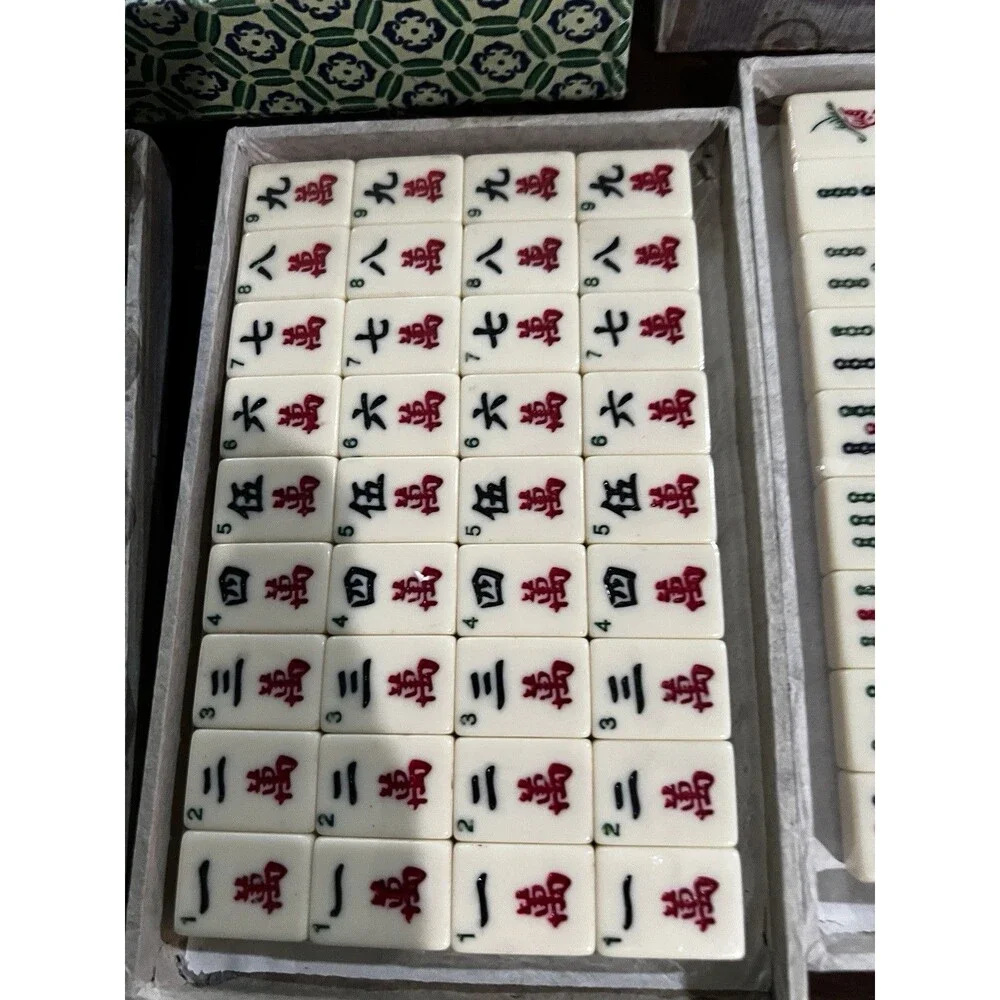 Vintage Mah Jong 142 Tiles in silk box suitcase mostly sealed incomplete